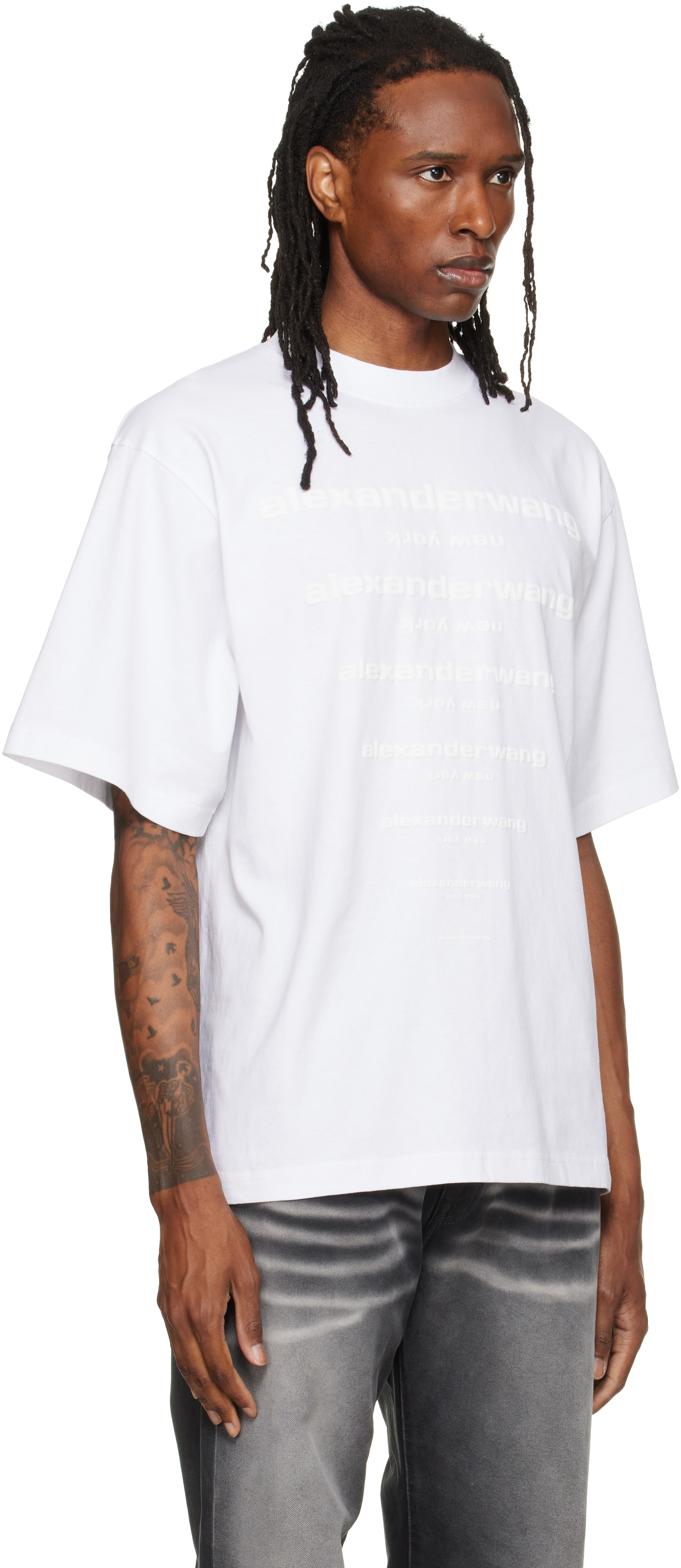 Alexander Wang ホワイト ロゴ クロップドプルオーバー Alexander Wang: ホワイト Gradient Logo 半袖Tシャツ | SSENSE 日本