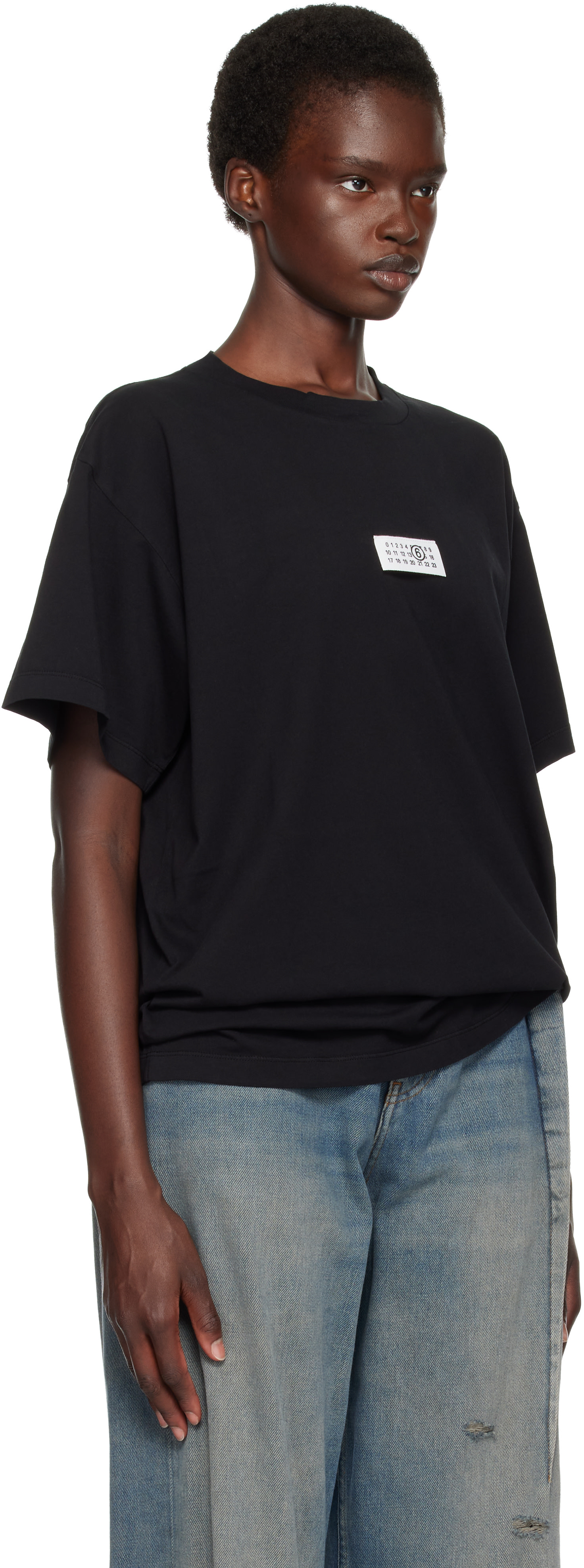 美品 MM6 メゾンマルジェラ ナンバーロゴパッチ Tシャツ XS ブラック 黒 MM6 Maison Margiela: ブラック ロゴパッチ Tシャツ | SSENSE 日本