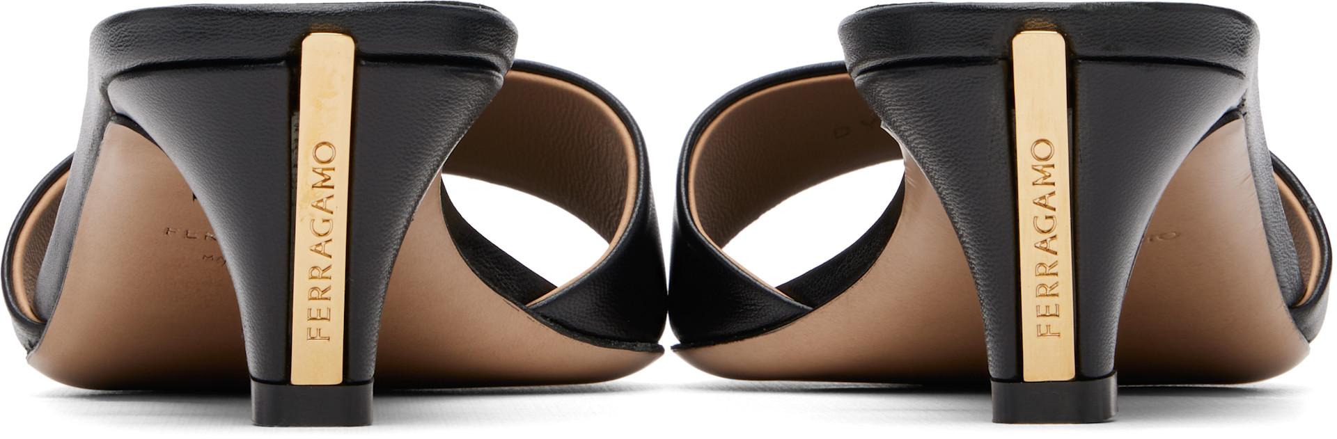 Ferragamo、ローヒールサンダル、箱無し Ferragamo: Black Low Heeled Sandals | SSENSE Denmark