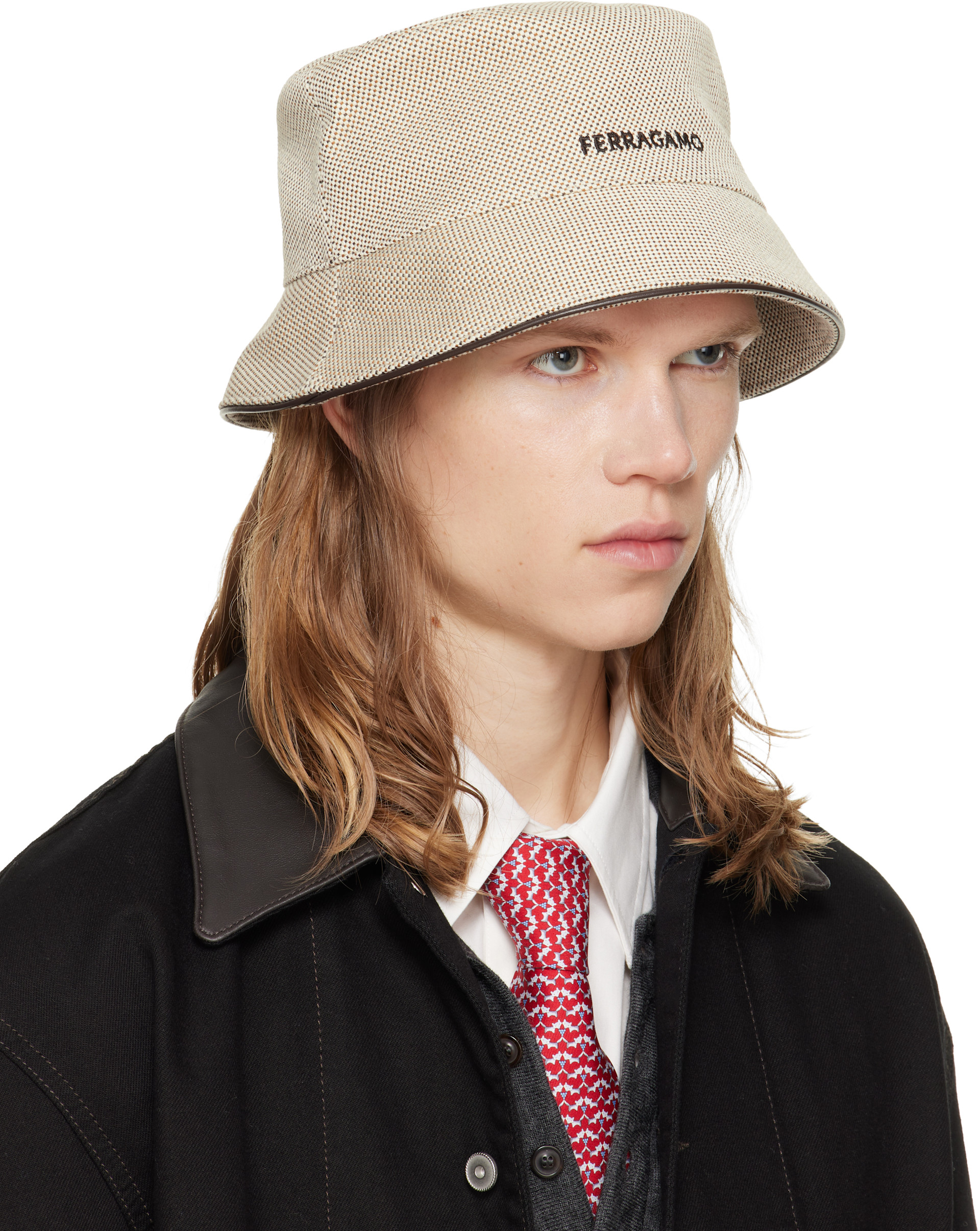 Ferragamo: ベージュ キャンバス バケットハット | SSENSE 日本