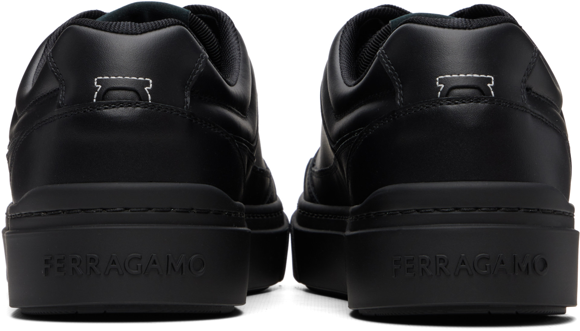 Ferragamo: ブラック Gancini レザースニーカー | SSENSE 日本