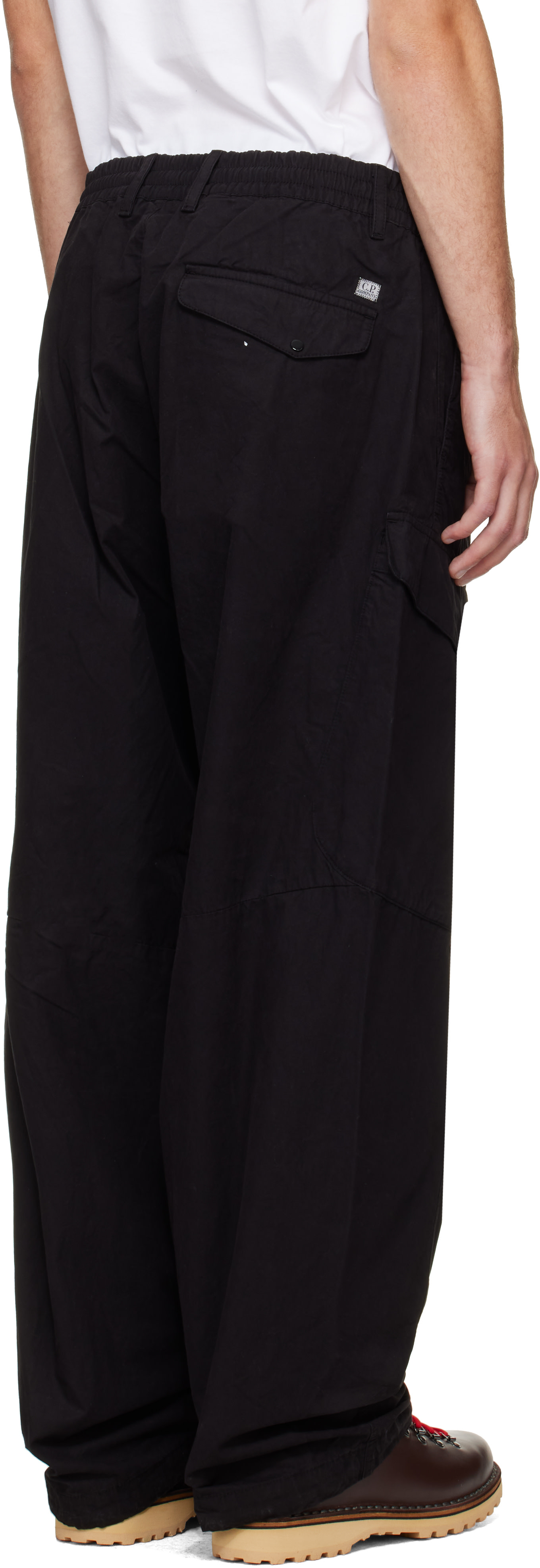 C.P. COMPANY MICROREPS CARGO PANTSブラック50 C.P. Company: Black Micro-Reps Boxy Lens Cargo Pants | SSENSE