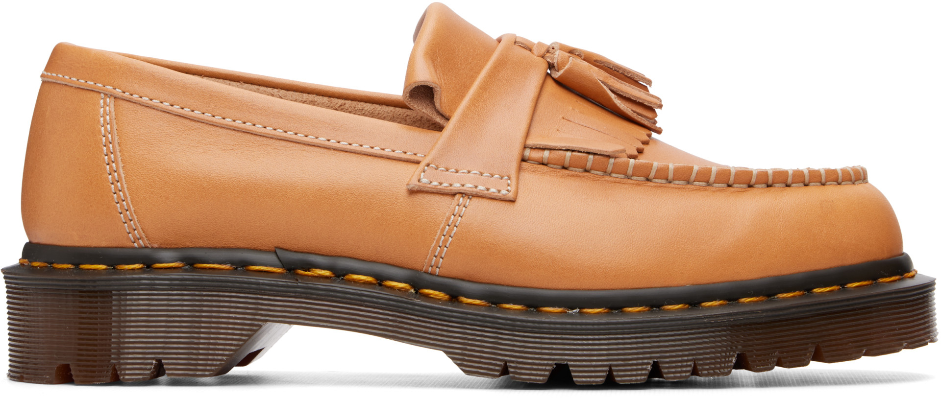 Dr. Martens タッセルローファー ベージュ Dr. Martens: ベージュ Adrian タッセルローファー | SSENSE 日本