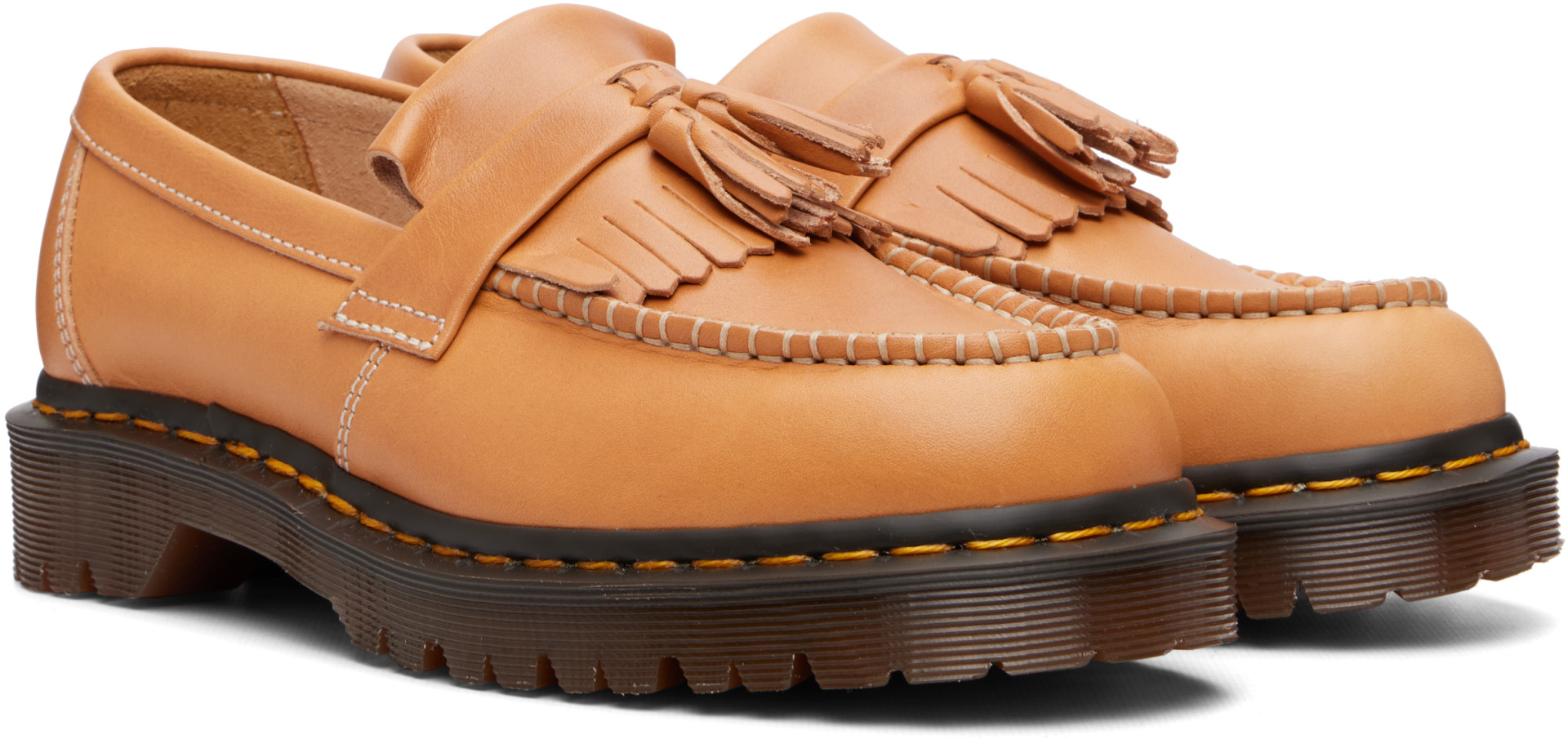 Dr. Martens タッセルローファー ベージュ Dr. Martens: ベージュ Adrian タッセルローファー | SSENSE 日本