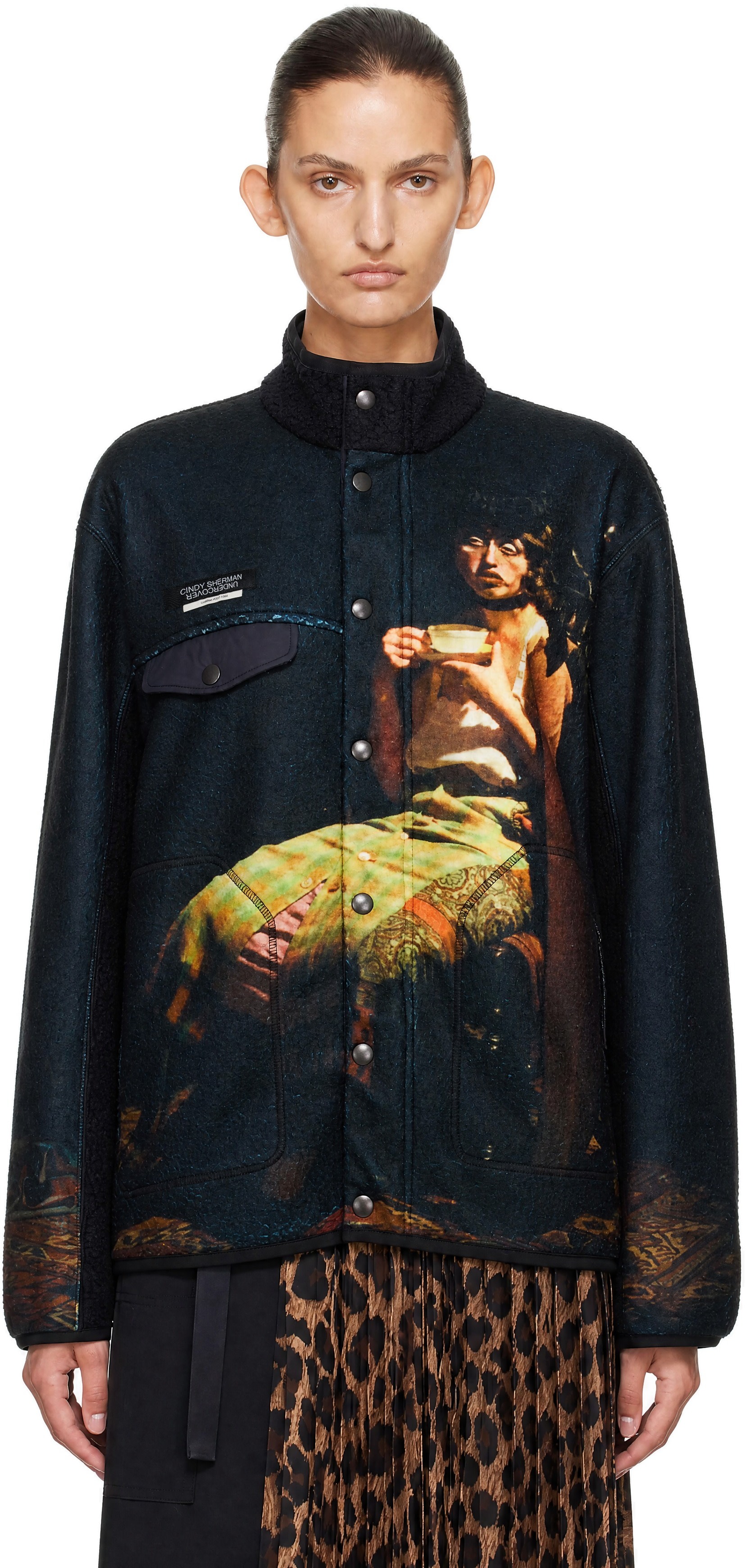 UNDERCOVER - Blouson noir en molleton à image par Cindy Sherman