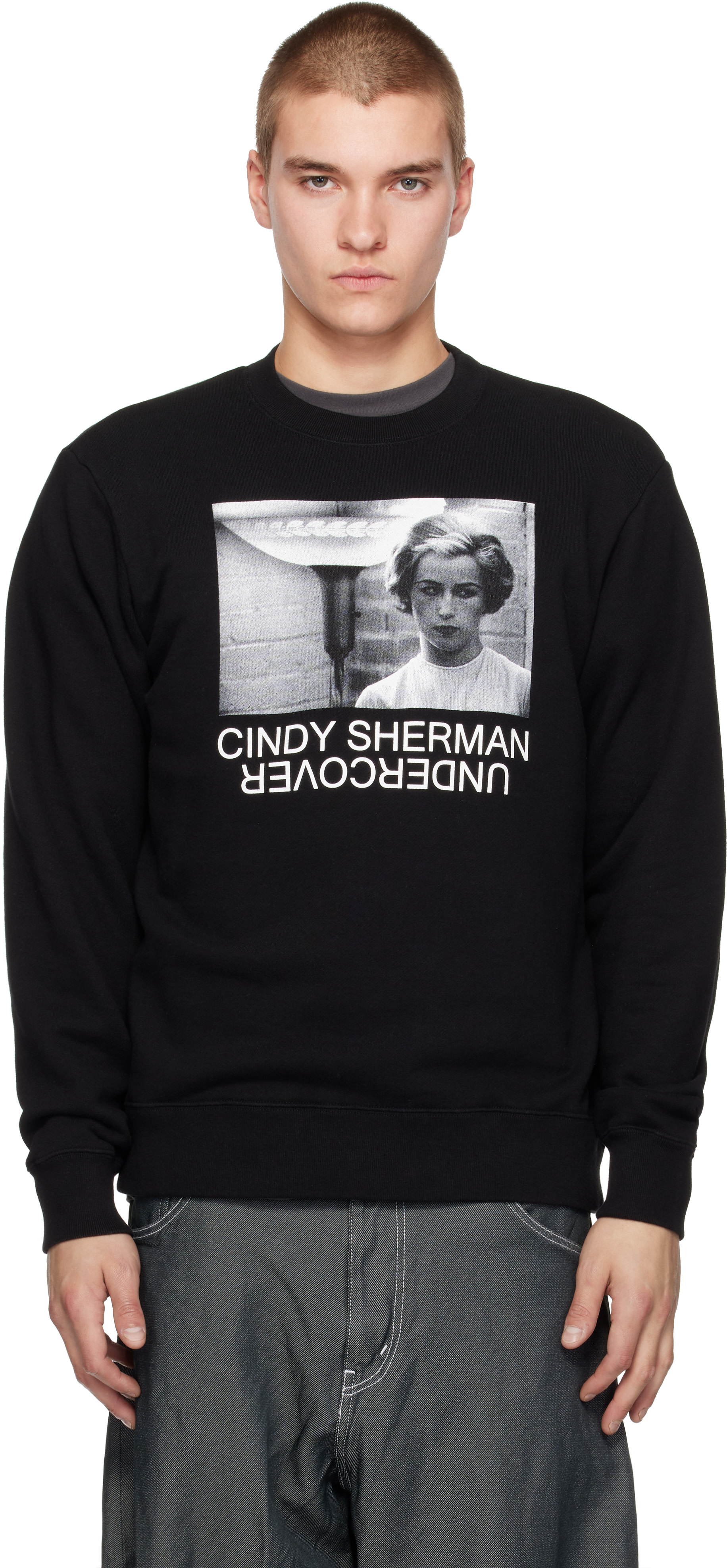 UNDERCOVER - Pull molletonné noir à image par Cindy Sherman