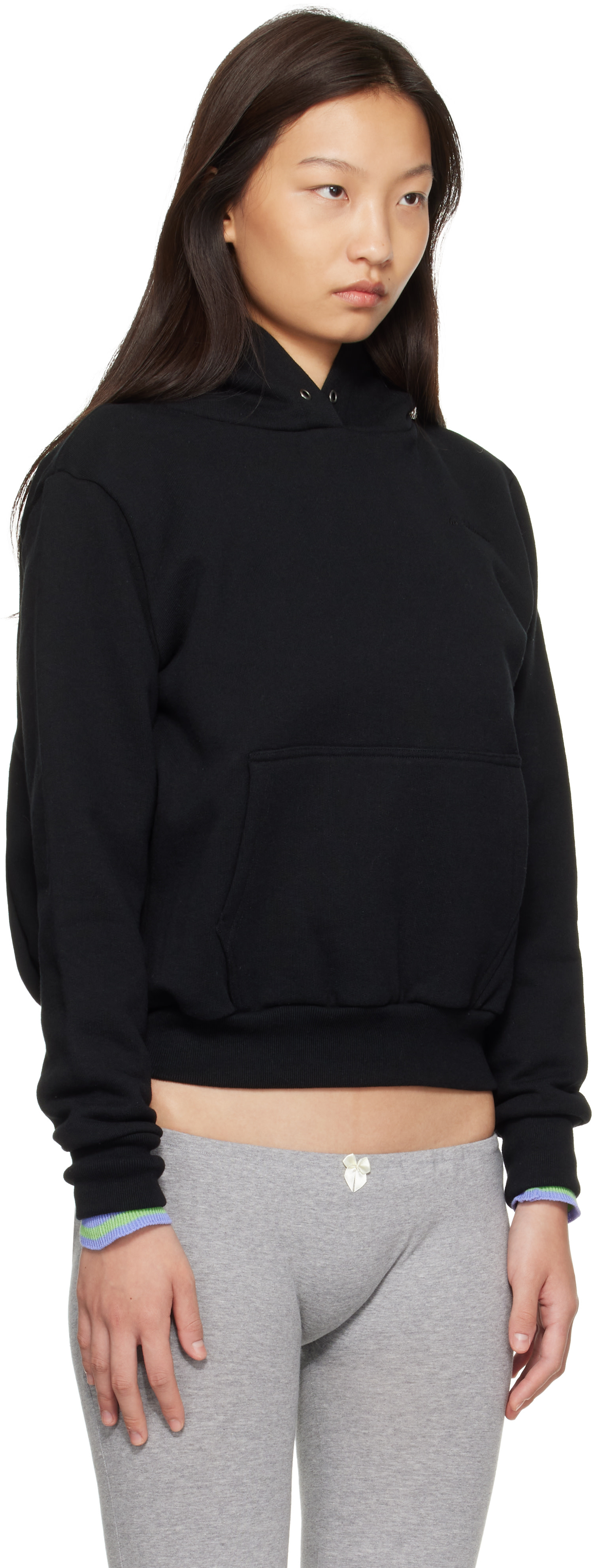 Ans Dotsloevner - Pull à capuche noir à manches bouffantes