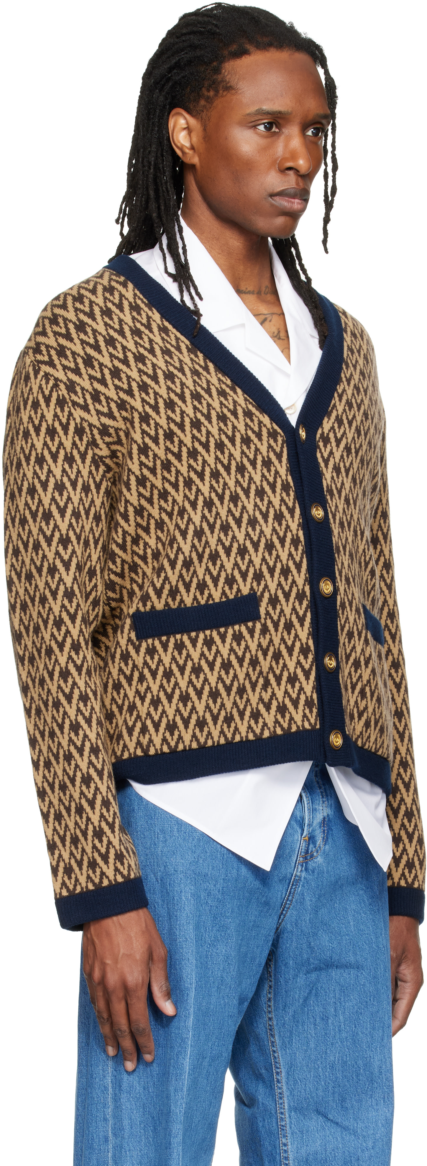 VALENTINO Vジャカードパターン カーディガン Valentino: Beige & Navy Jacquard Logo Wool Cardigan | SSENSE