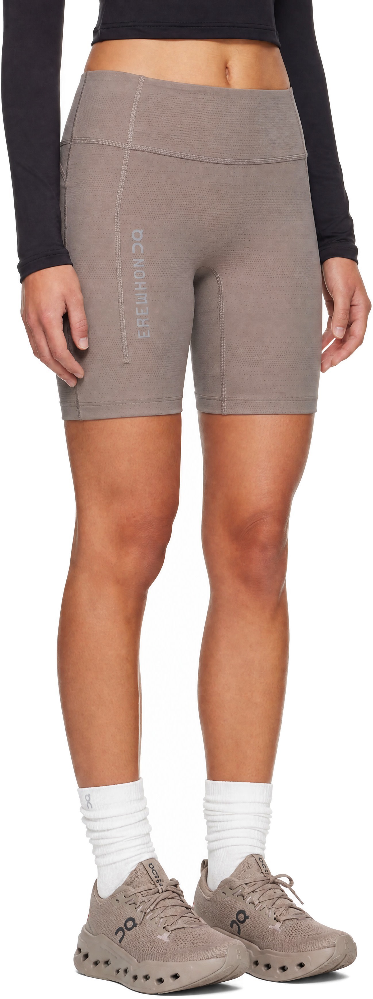 On - Short de course taupe édition Erewhon
