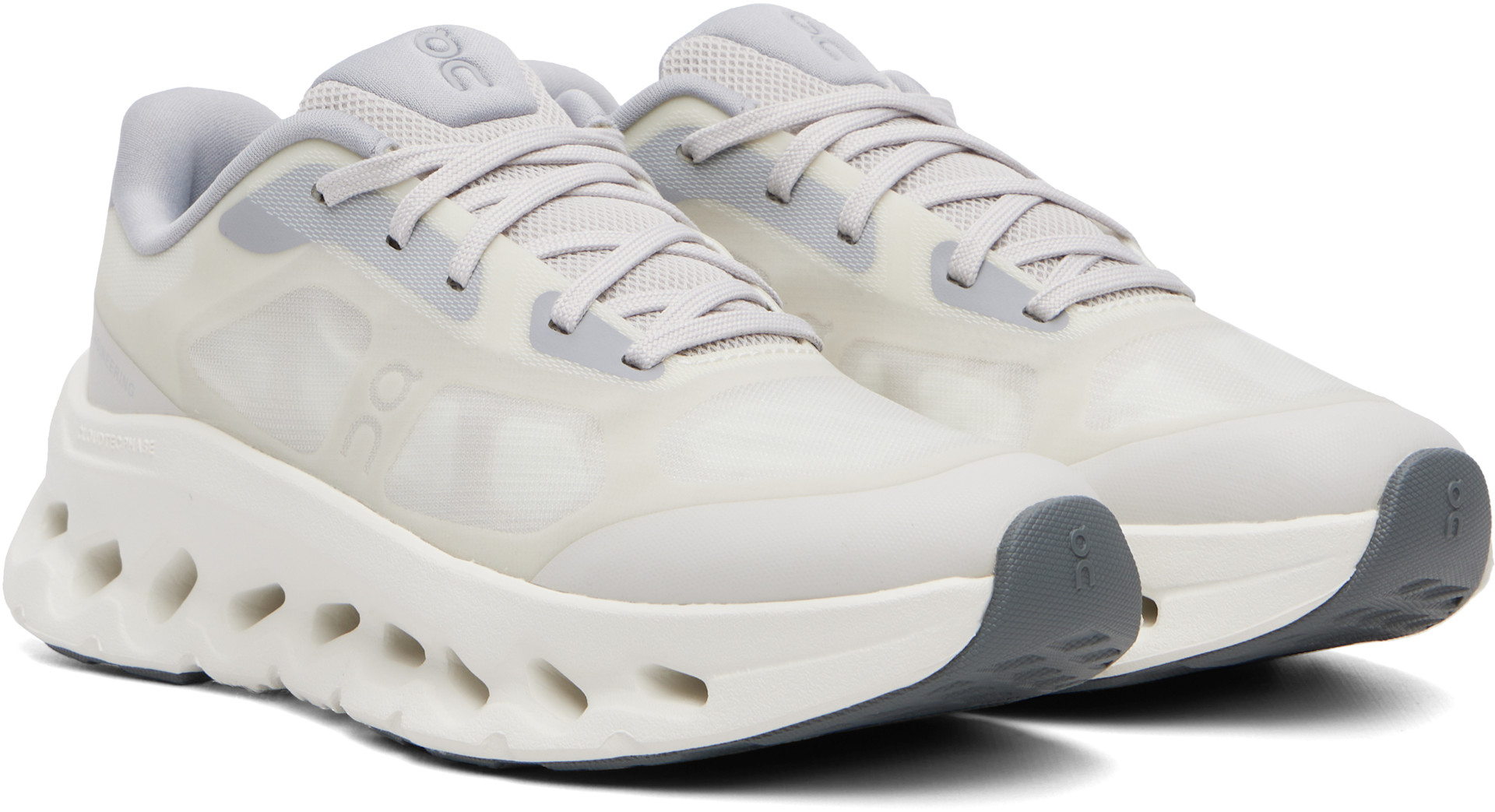 On - Baskets Cloudtilt Remix blanches