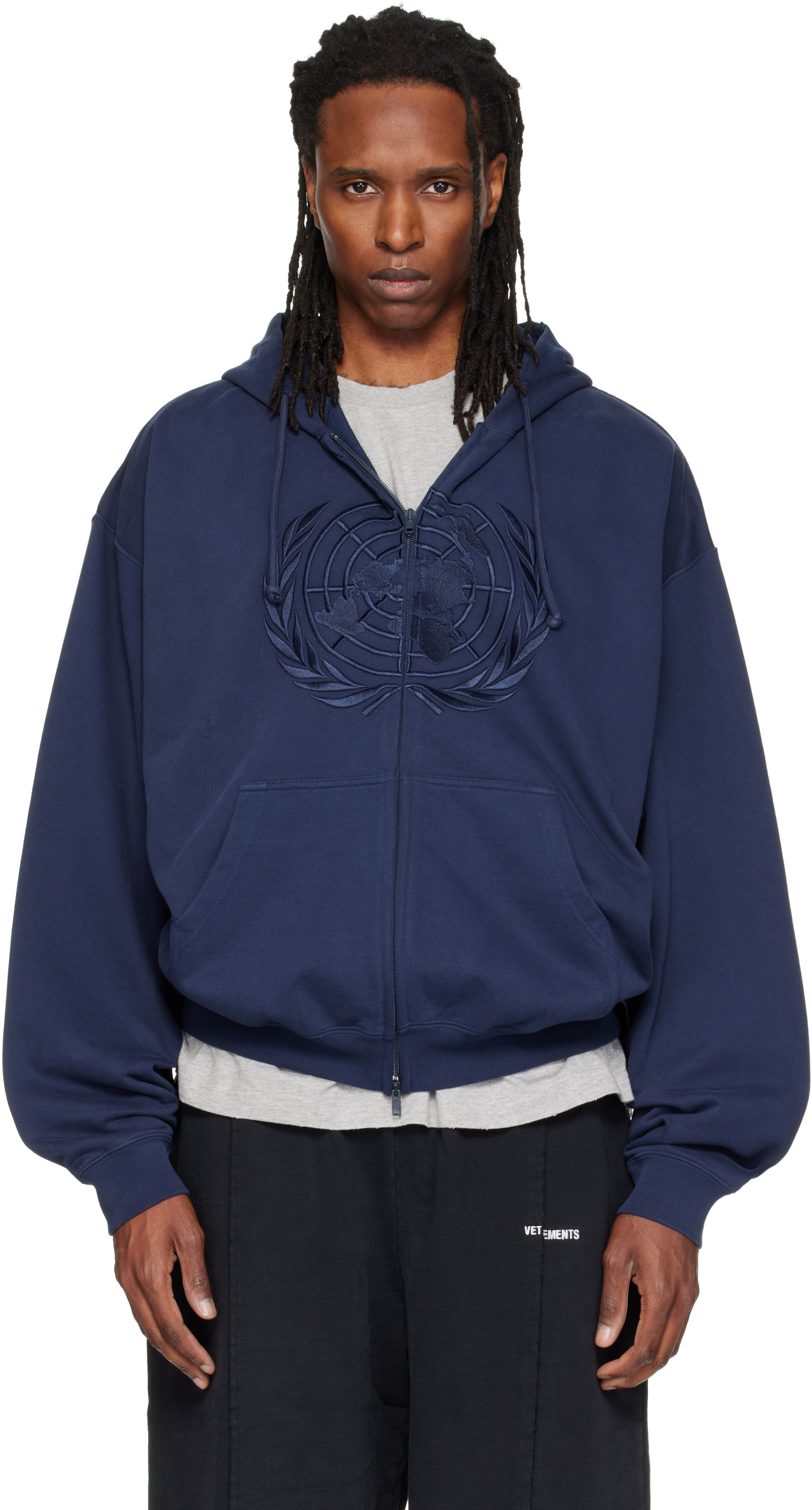 トップス VETEMENTS 22AW SOLIDARITY HOODIE VETEMENTS: Navy Embroidered Zip Up Hoodie | SSENSE