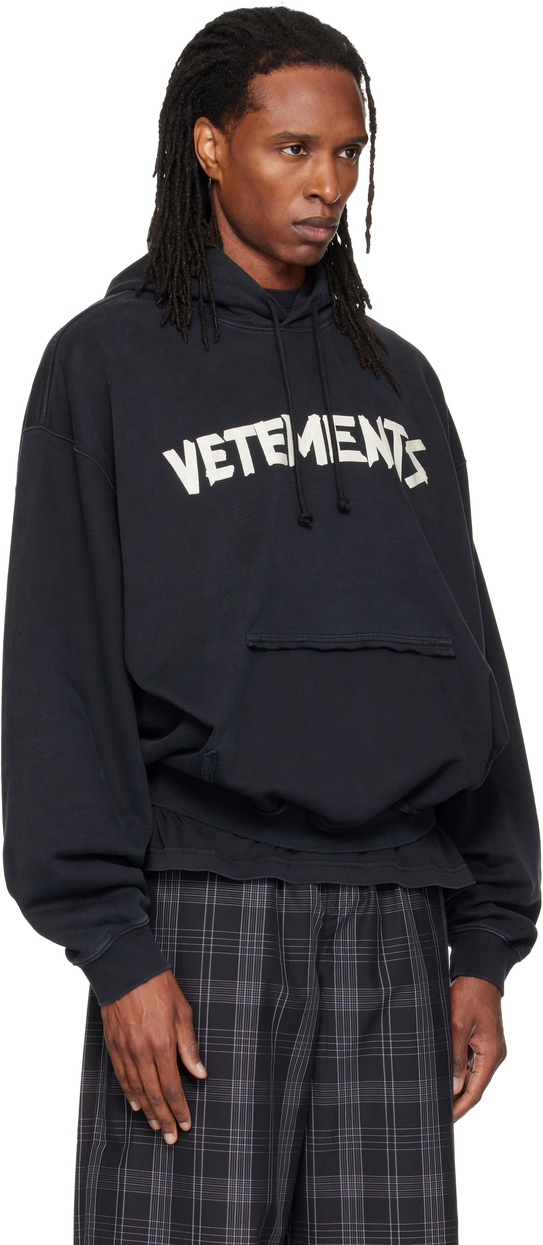 VETEMENTS: ブラック Tape Logo Destroyed フーディ | SSENSE 日本