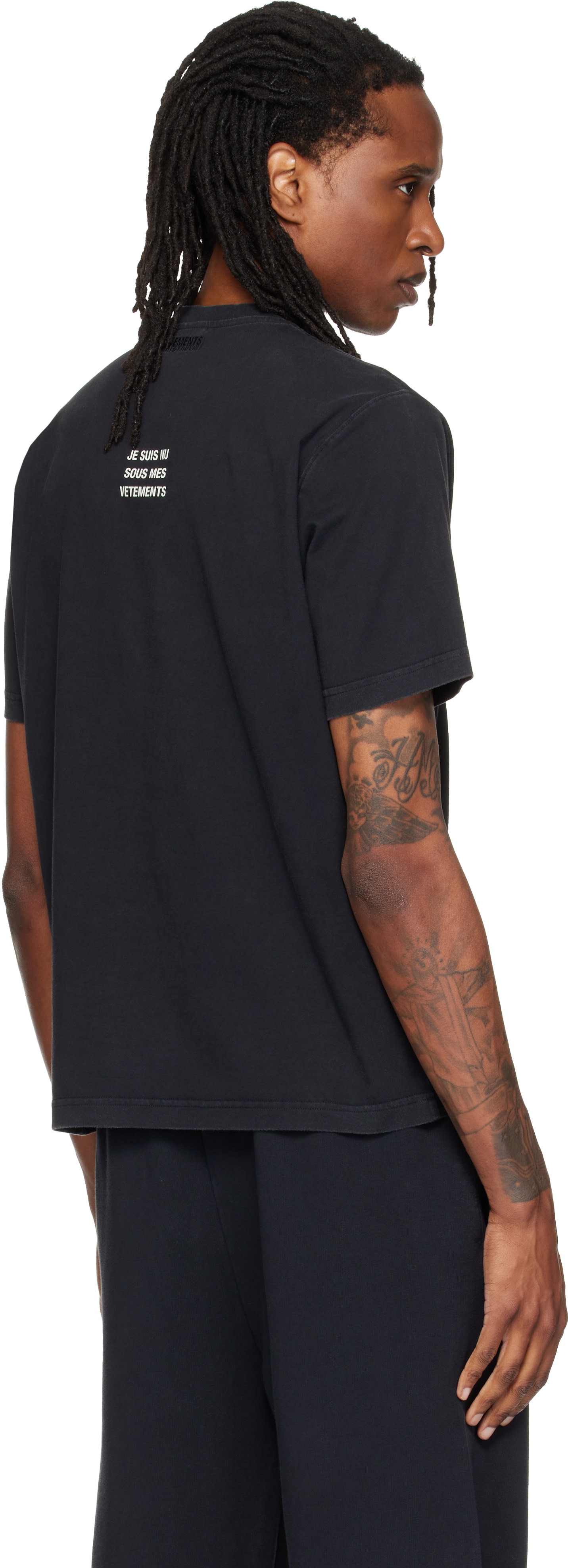 VETEMENTS: ブラック 'I Am Naked Under My Clothes' Tシャツ | SSENSE