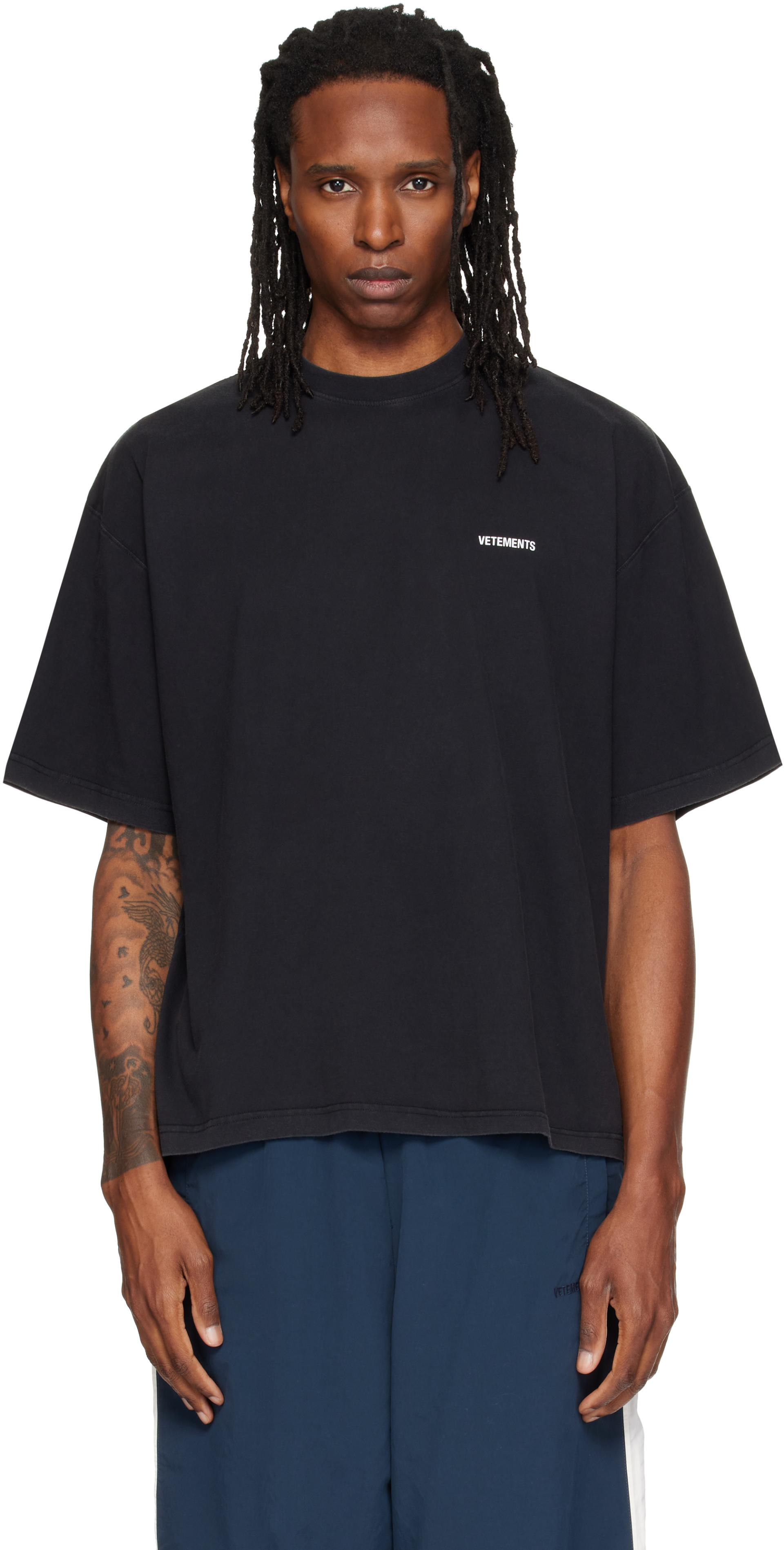 VETEMENTS: ブラック Classic Logo ボクシー Tシャツ | SSENSE 日本
