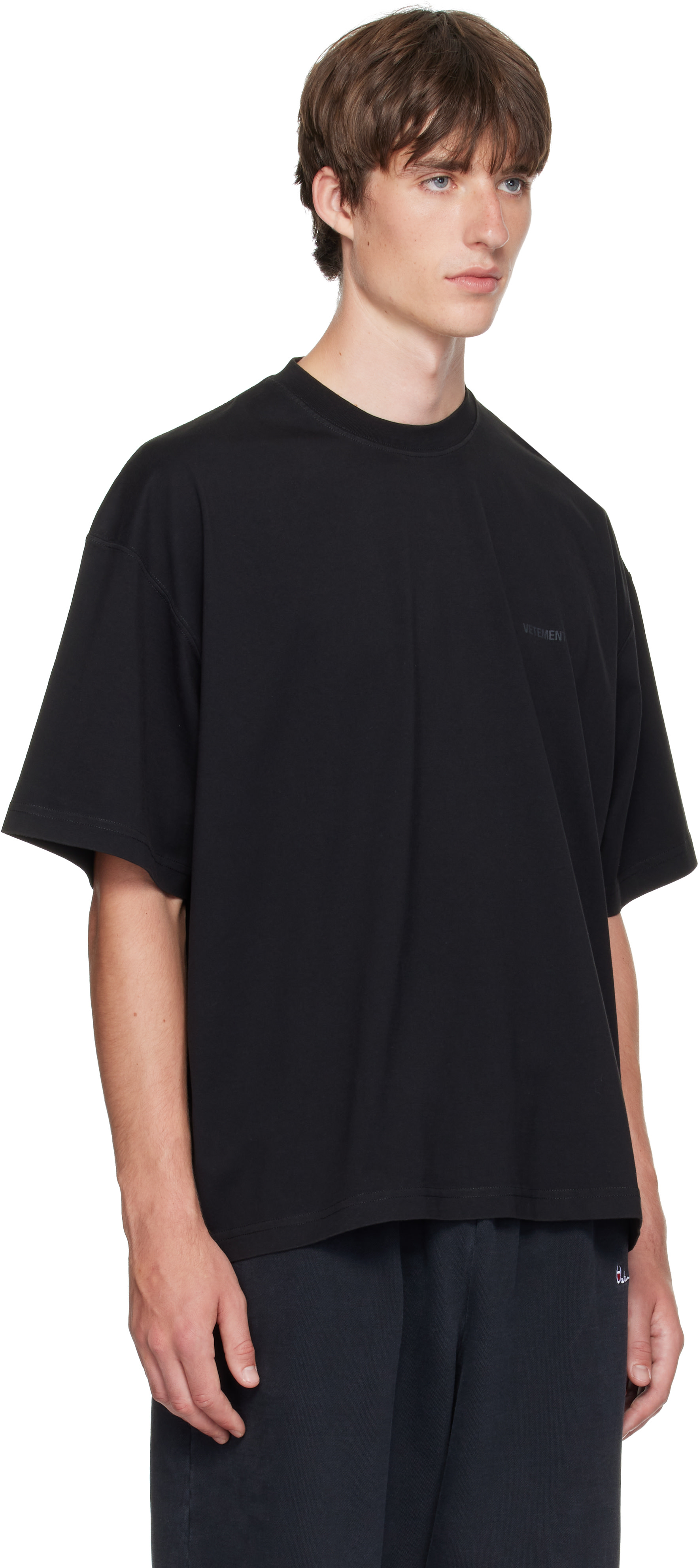 VETEMENTS: ブラック Classic Logo ボクシー Tシャツ | SSENSE 日本