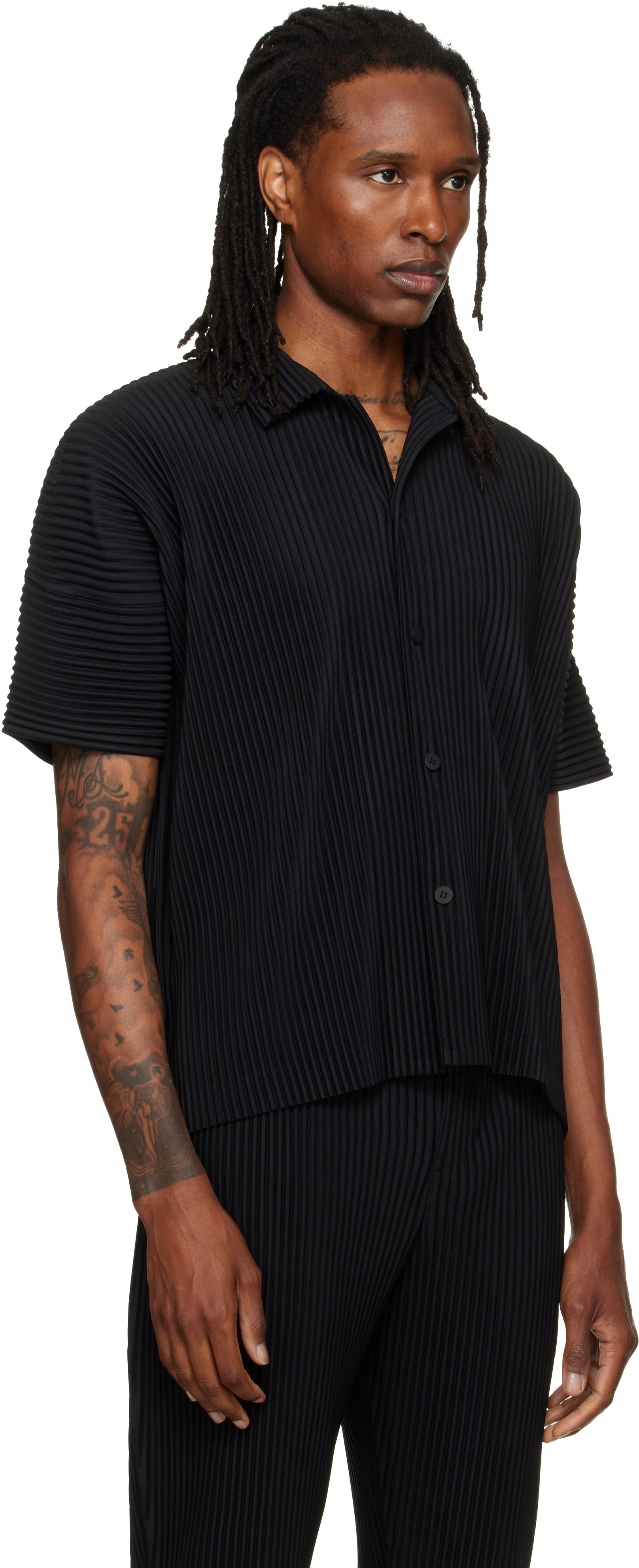 HOMME PLISSE ISSEY MIYAKE 半袖ポロシャツ　ブラック　2 HOMME PLISSÉ ISSEY MIYAKE: Black August Monthly Colors Shirt | SSENSE