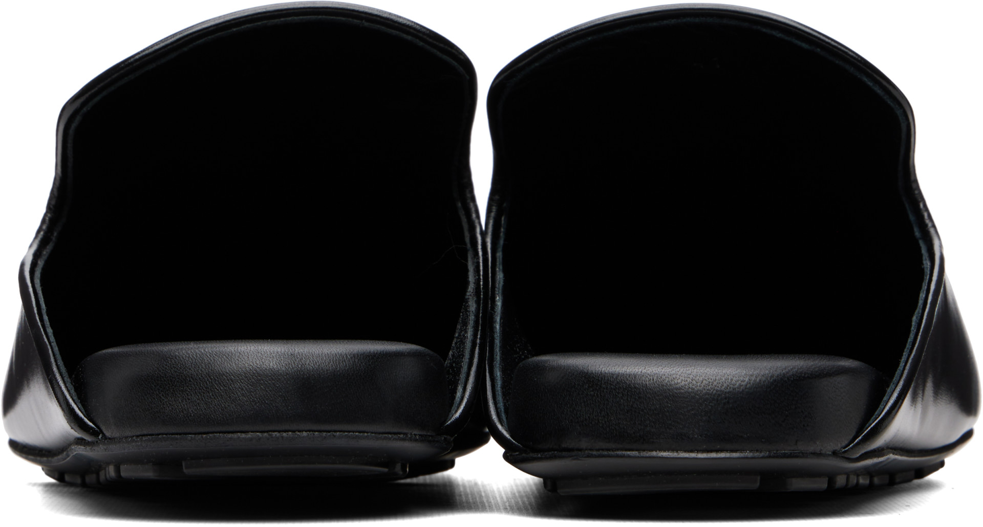 BOTTEGA VENETA ブラックレザーミュール Bottega Veneta: ブラック Roma Slipper ミュール | SSENSE 日本