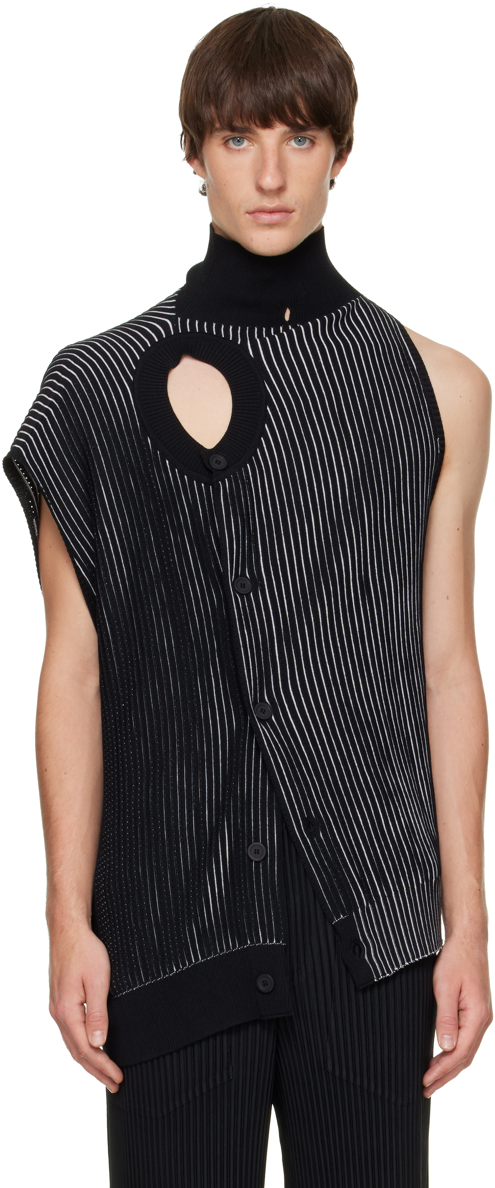 HOMME PLISSÉ ISSEY MIYAKE ベスト 黒【新品・未使用品】 HOMME PLISSÉ ISSEY MIYAKE: Black In The Shadow Knit Vest | SSENSE
