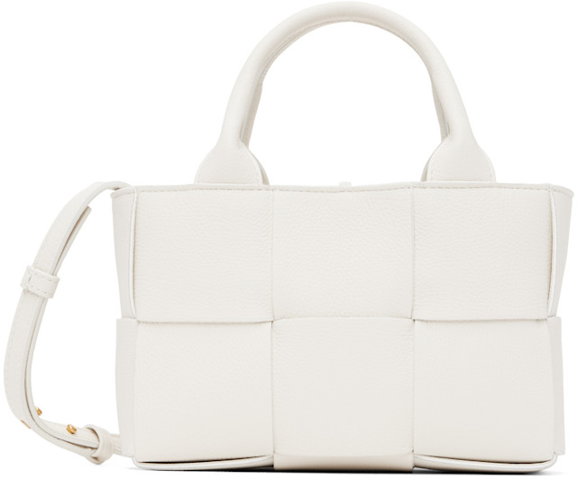 BOTTEGA VENETAザ・アルコ　ラバー　トートバッグ　ミニ　ホワイト Bottega Veneta: White Mini Arco Tote | SSENSE