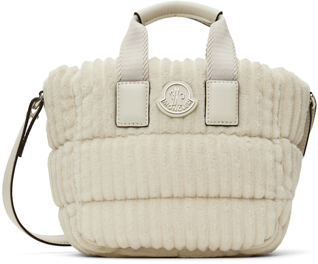 モンクレールMoncler Caradoc マイクロ オフホワイトショルダー♪ Moncler: オフホワイト マイクロ Caradoc トートバッグ | SSENSE 日本