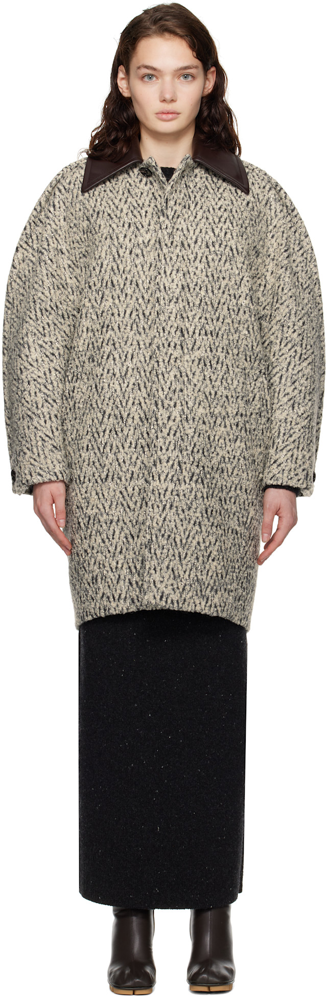 Bottega Veneta: グレー ウール ブークレ シェブロン コート | SSENSE 日本