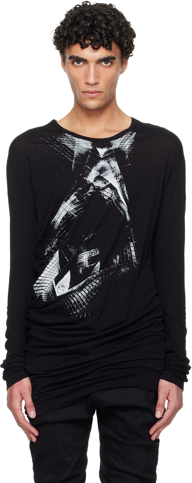 JULIUS: ブラック Numinous Print Curved Tシャツ | SSENSE 日本