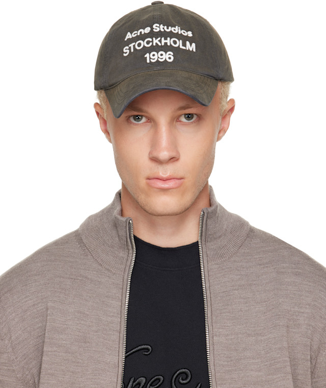 Acne Studios ブラック キャップ 1996 Acne Studios: ブラック '1996' ロゴ ベースボールキャップ | SSENSE 日本