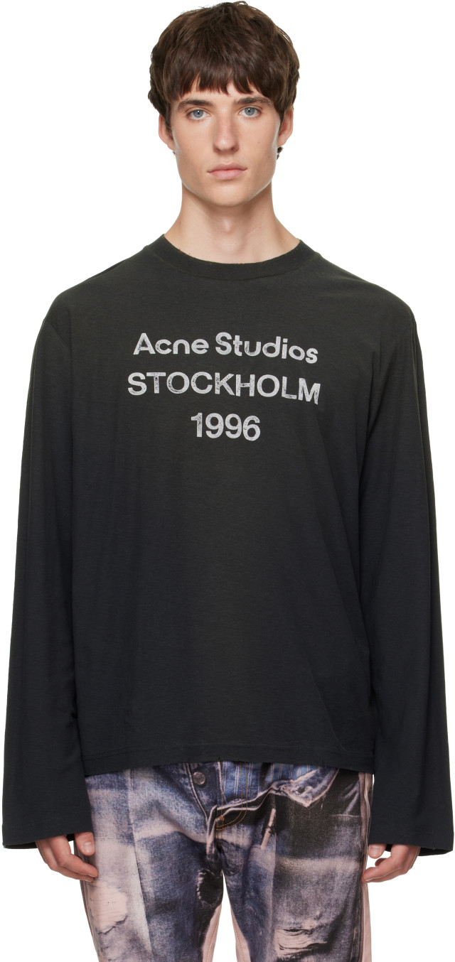 Acne Studios 1996ロゴ フェイデッドブラック 長袖Tシャツ Acne Studios: Black Sprayed '1996' Logo T-shirt | SSENSE Australia
